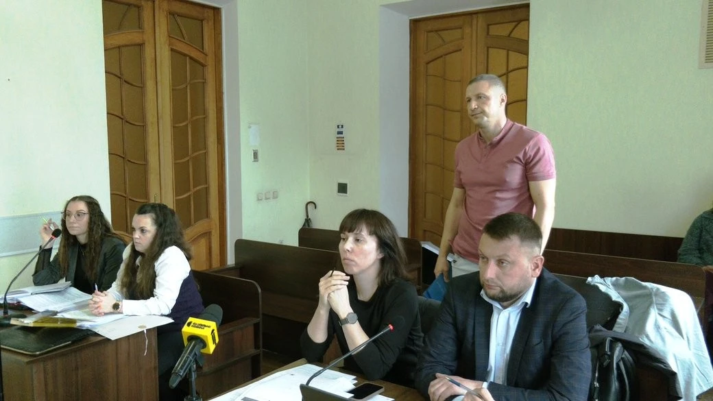 Судові баталії за набережну Тетерева: розгляд справи знову загальмував через орендарів