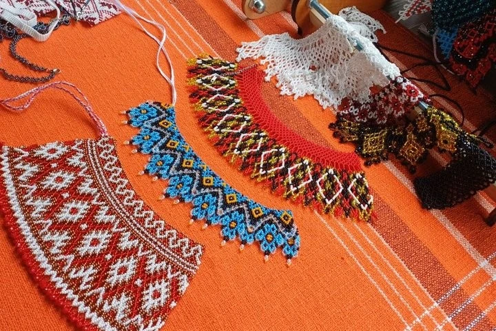 Малинська майстриня відроджує стародавню силу українських бісерних оберегів