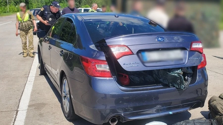 Спецоперація на Житомирщині: прикордонники зупинили київського перевізника з ухилянтами