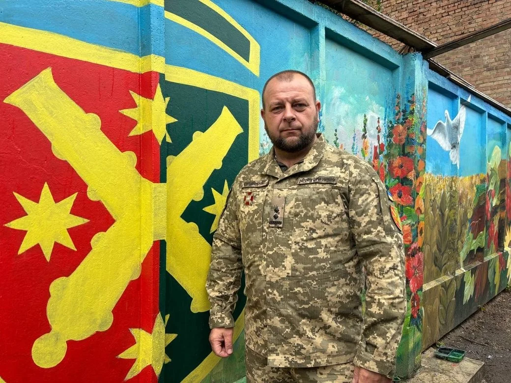 Історію України від Трипілля до ЗСУ малюють на стіні біля кармелітського монастиря в Бердичев