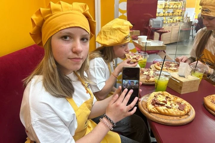Кулінарна адаптація та серце для ЗСУ: як у Житомирі навчали підлітків створювати піцу
