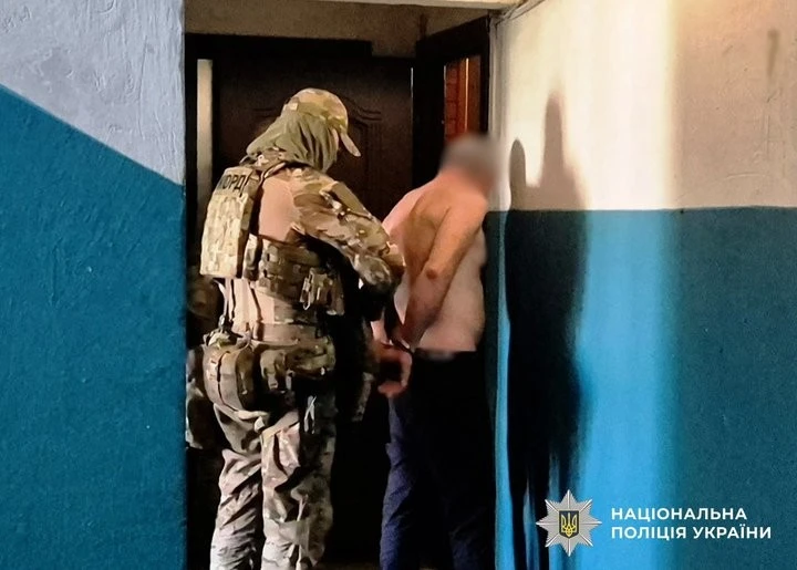 Забарикадувався з вибухівкою: у Житомирі арештували дезертира за напад на криміналіста