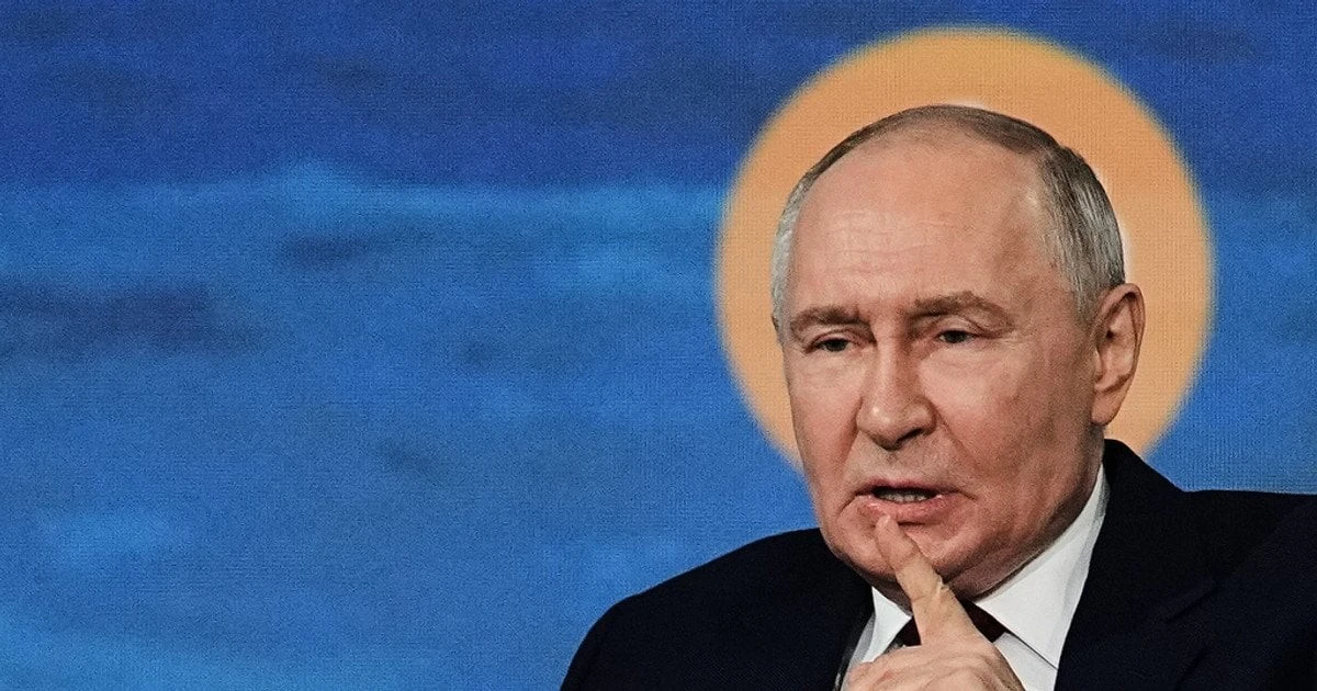 Пєсков відхрестився від коментарів про палаючий НПЗ та налякав росіян кадрами з України