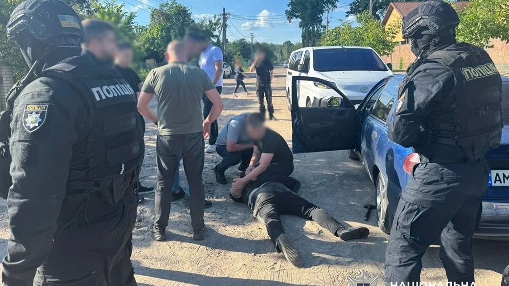Масштабний збут психотропів у Житомирі: поліція затримала сімейний тандем наркоторговців