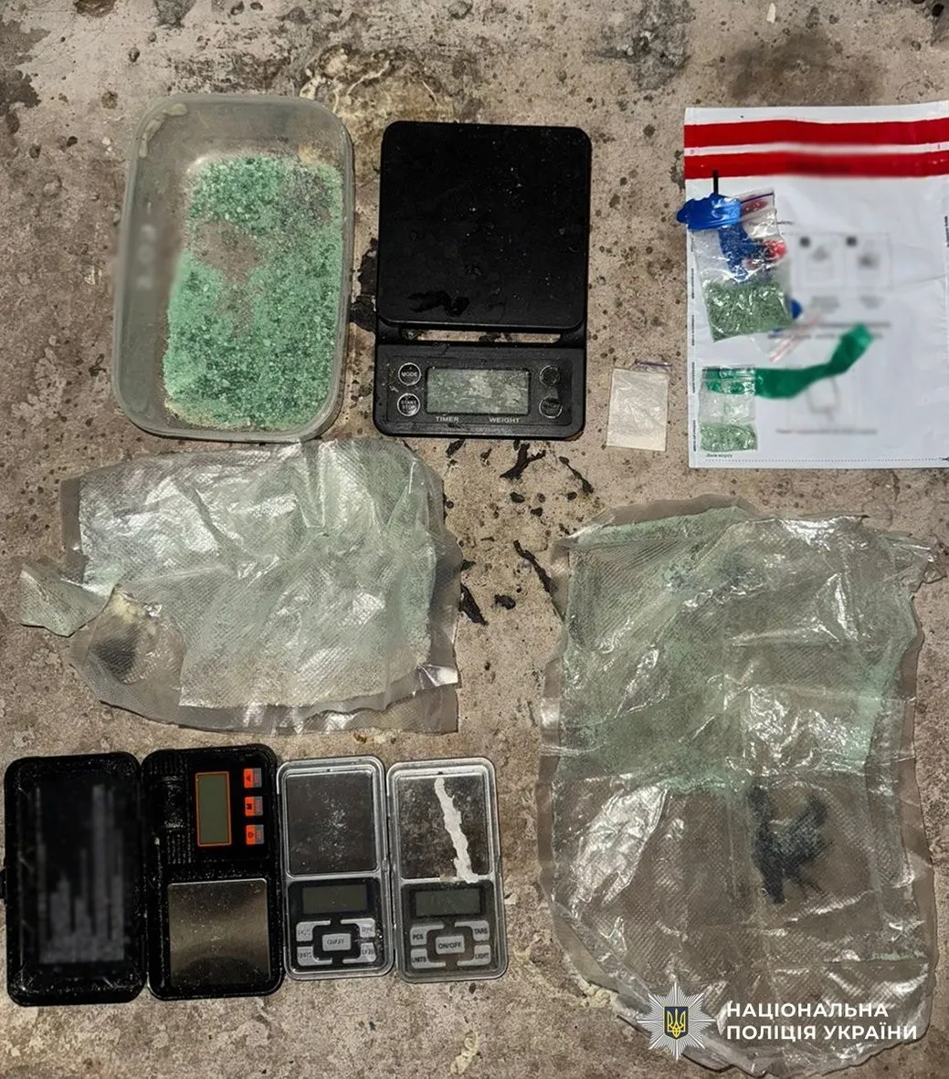 Масштабний збут психотропів у Житомирі: поліція затримала сімейний тандем наркоторговців