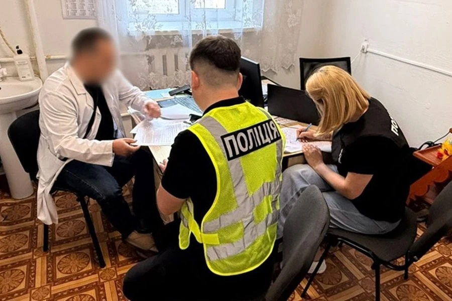 Понад 20% бюджету на фантомні послуги: на Житомирщині викрили масштабну схему в медзакладі