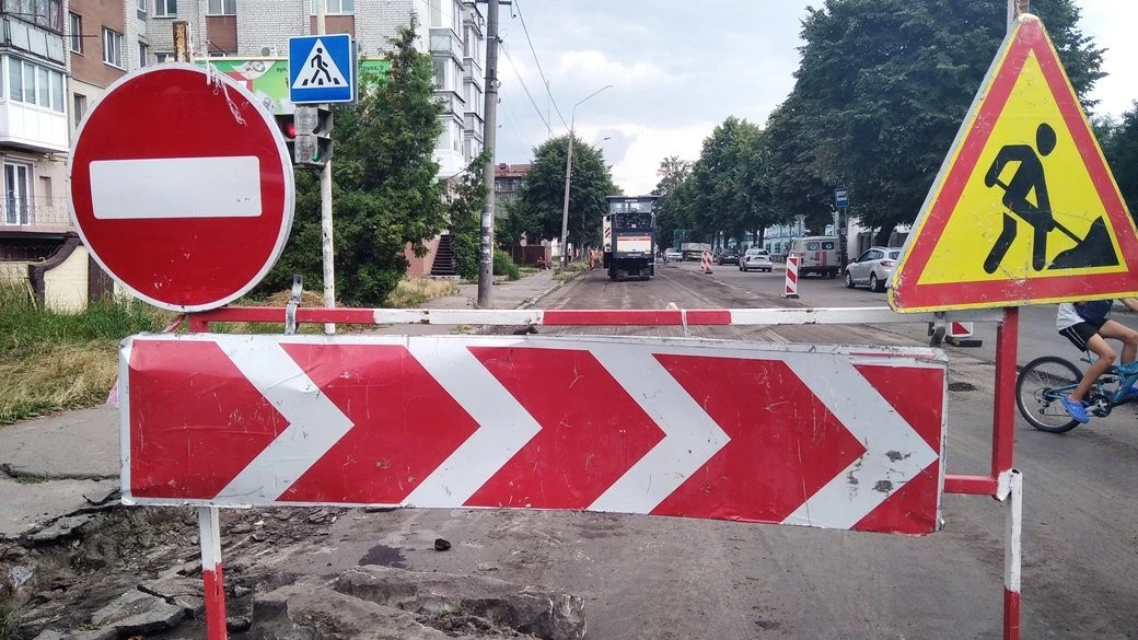 Тимчасові зміни для водіїв та пасажирів: у Житомирі на 10 днів обмежать рух через оновлення асфальту
