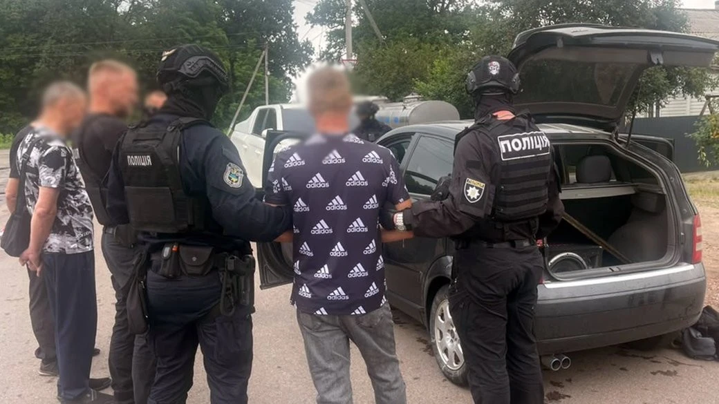 Торгівля автоматами та гранатами на Житомирщині: суд арештував жителя Хорошева
