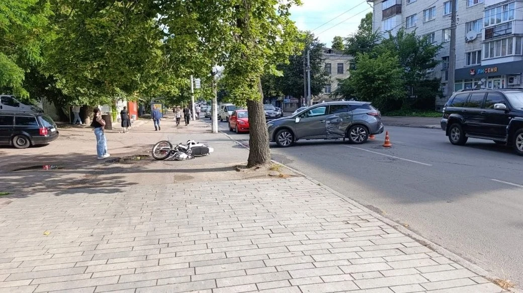 Ранкова аварія у Житомирі: шпиталізовано водія двоколісника