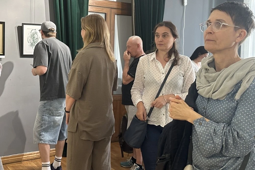 “Створення світу” та графічні символи: у Житомирі відкрили виставку львівського митця Бориса Шеремети